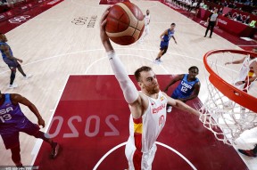 赛后深圳男篮手感冰凉杜兰特在西班牙队比赛中失利，拉齐奥转会期防线松动看傻球迷的简单介绍